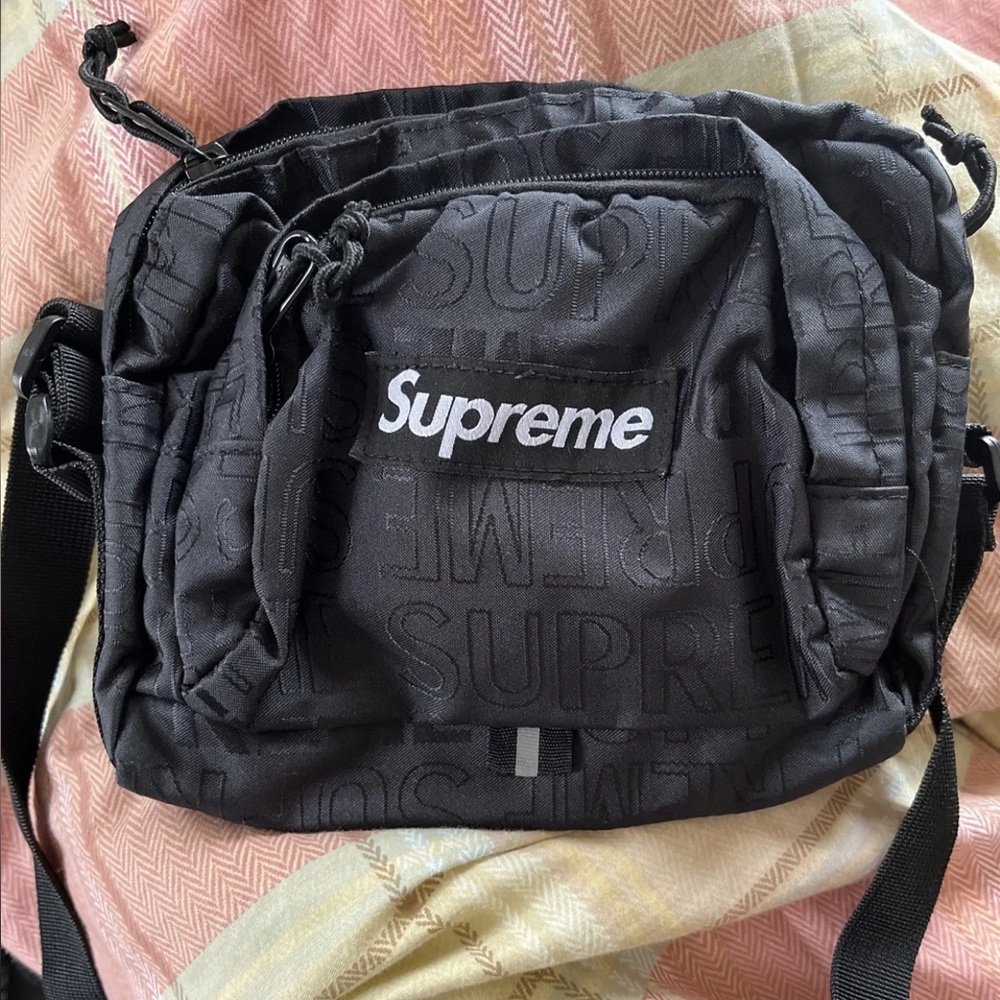 black ss19 supreme shoulder bag🔥✅ send offer